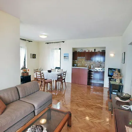 بيت للعطل Mirta By Interhome